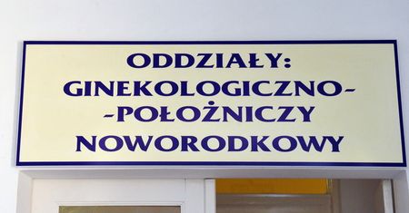 Porody rodzinne w czasie epidemii – możliwe za zgodą lekarza, osoba towarzysząca w masce