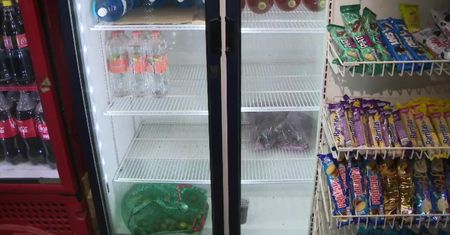 Przez pandemię w Meksyku brakuje piwa. Puste półki w sklepach, zamknięte fabryki