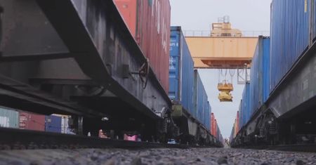 Pierwszy pocztowy pociąg towarowy z Dongguan dotarł do stolicy Litwy. Z Azji do Europy przywiózł 260 ton towarów