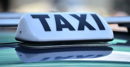 Taksówkarze mają 119,5 mln zł długów; przewóz osób spadł o 70 proc.
