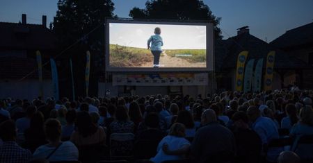 Od poniedziałku mogą prowadzić działalność kina samochodowe i plenerowe