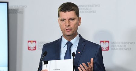 Dyrektor nie może żądać do nauczycieli podpisywania oświadczeń o ryzyku