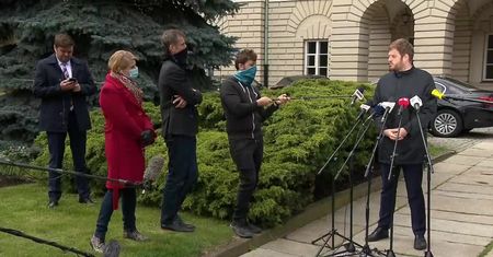 Wiceminister zdrowia o aferze z zakupem masek ochronnych za ponad 5 mln zł