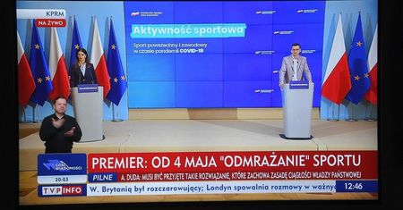 Premier: od 4 maja udostępnienie boisk, na których będzie mogło przebywać do 6 osób