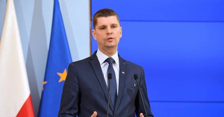 Piontkowski: zastanawiamy się nad stworzeniem elektronicznej wersji świadectwa ukończenia szkoły