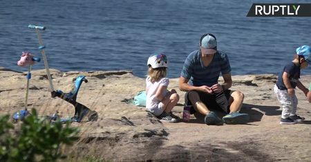 Plaże w Sydney znów otwarte. Tłumy surferów i spacerowiczów nad oceanem