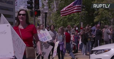 Mieszkańcy Missouri domagają się otwarcia stanu. Demonstrowali przed Kapitolem w Jefferson City