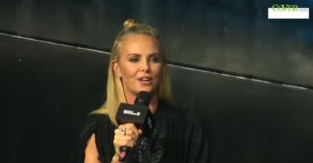Charlize Theron przeznaczy 1 mln dolarów na walkę z koronawirusem, z czego połowa trafi do ofiar przemocy domowej