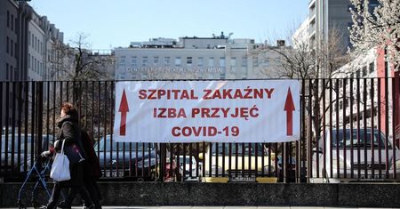 2,6 tys. osób hospitalizowanych z powodu koronawirusa, ponad 800 wyzdrowiało