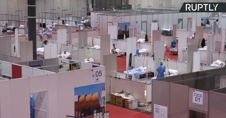 Największy szpital polowy w Hiszpanii wypełnia się pacjentami.