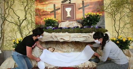 Triduum Paschalne z ograniczeniem udziału wiernych