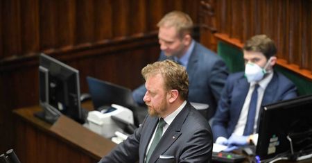 Szumowski: w laboratoriach jest obecnie 150 tys. testów, a wykonuje się ich ok. 6 tys. na dobę