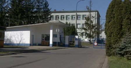 Klara urodziła się zdrowa, ale rodzice mogą już zobaczyć jedynie na ekranie. Mają koronawirusa