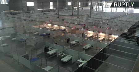 Szpital polowy w barcelońskim centrum wystawowym gotowy przyjąć chorych