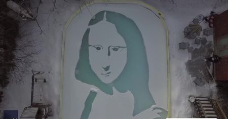 Kopia słynnego portretu L. da Vinci w ogródku. W Toronto powstała „Śnieżna Lisa”