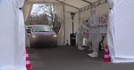 W Gdyni w specjalnym namiocie można poddać się testowi na koronawirusa nie wychodząc z samochodu. Wynik po dwóch dniach
