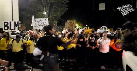 Kolejna noc zamieszek w Portland. Demonstrujący starli się z funkcjonariuszami federalnymi
