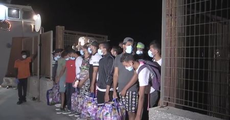 Dziesiątki migrantów przybywa na Lampedusę. Centrum dla uchodźców na wyspie przeludnione