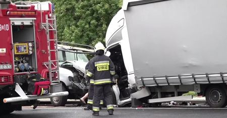 Karambol w Kaczorowie. Cztery uszkodzone samochody, trzy osoby ranne