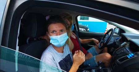 W stolicy Rumunii ustawiono centrum drive-thru, w którym kierowcy mogą przebadać się na obecność koronawirusa