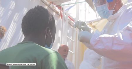 Statek ze 180 migrantami ze zgodą na wejście do portu na Sycylii. Przebadano ich na obecność koronawirusa
