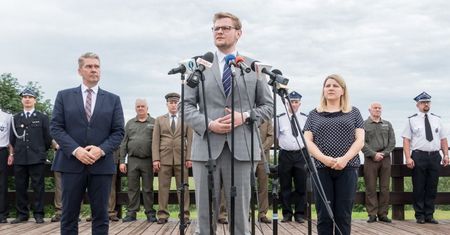 W Biebrzańskim Parku Narodowym przyroda po pożarze odradza się