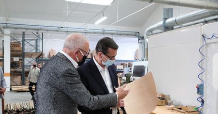 Premier: przemysł meblarski to nasza perła wśród wielu branż