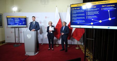 W piątek mija termin na złożenie świadectw do szkół ponadpodstawowych