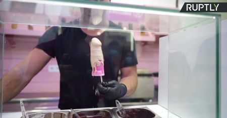 Były gofry, teraz dodano lody. Smakołyki w kształcie penisa hitem w Madrycie