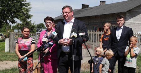 Wstrzymano decyzję sądu o odebraniu matce 11 dzieci