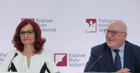 Zakładając scenariusz optymistyczny oficjalne wyniki wyborów poznamy w poniedziałek wieczorem