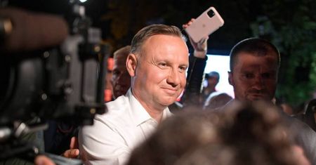 Prezydent: ewentualne szczepienie przeciw koronawirusowi nie powinno być obowiązkowe