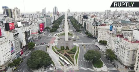 Opustoszałe ulice Buenos Aires. W stolicy Argentyny zaostrzono obostrzenia wprowadzone w związku z pandemią koronawirusa