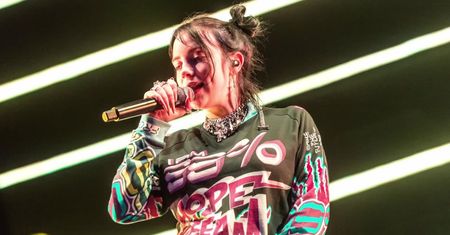 Billie Eilish pierwszą artystką, której piosenka do Bonda jest na pierwszym miejscu listy przebojów