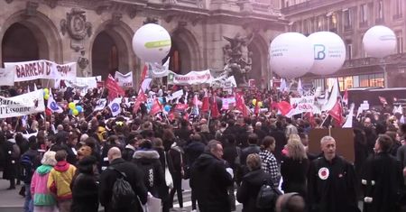 Masowe protesty na ulicach Paryża. Francuzi sprzeciwiają się reformie systemu emerytalnego