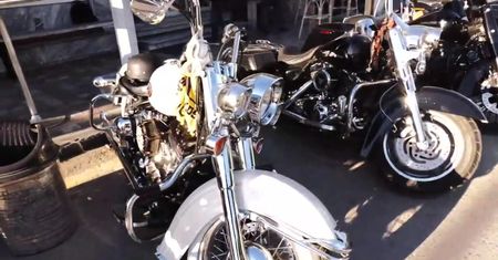 “Grupa Wandali” jeździ Harleyami po ulicach Trypolisu
