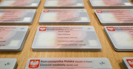 Polacy w 2019 r. zastrzegli w bankach ponad 176 tys. utraconych dokumentów