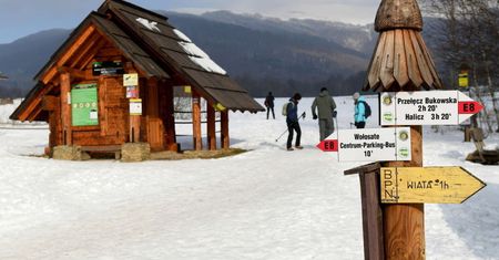 Bieszczady: w górnych partiach gór leży średnio pół metra śniegu