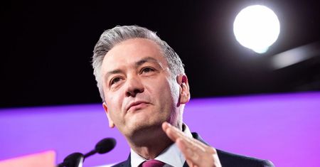 Biedroń: podjąłem decyzję o ograniczeniu swojego zaangażowania w Brukseli