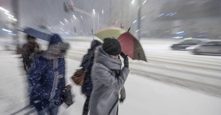IMGW: ostrzeżenia przed silnym wiatrem, oblodzeniem i intensywnymi opadami śniegu