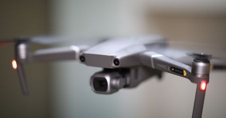 Drony – jak je budować i jak nauczyć się pilotażu? W Piekarach Śląskich odbyły się warsztaty i wyścigi dronów