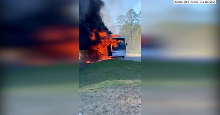 Autobus przewożący studentów Uniwersytetu Alabama zaczął płonąć, a następnie eksplodował