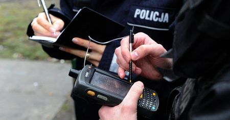 KGP: Chcemy zlikwidować notatniki w wersji papierowych książeczek