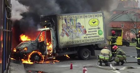 Płonąca ciężarówka doprowadziła do dużego pożaru w Kijowie. Dym był widoczny w promieniu kilku kilometrów