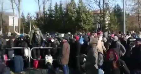 Tłumy Ukraińców na granicy. Wracają do kraju w obawie przed nowymi ograniczeniami