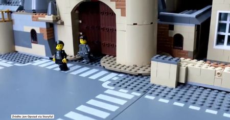 Tydzień izolacji spędził kreatywnie. Odtworzył scenę z Bonda w wersji… Lego!