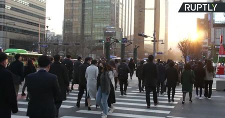 W Seulu życie powoli wraca do normy. Liczba nowych zakażonych koronawirusem w Korei Południowej spada