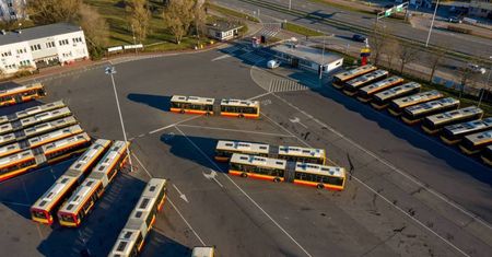 Warszawa: komunikacja miejska znów kursuje jak w dni powszednie
