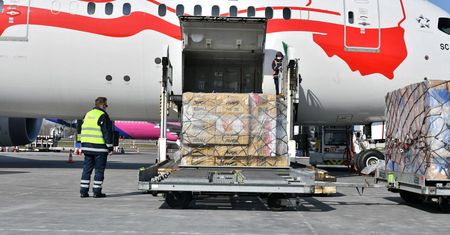 Dworczyk: uruchamiamy most powietrzny z Chinami, który będzie przewoził towary do ochrony medycznej