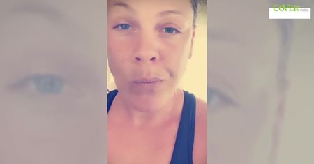 Pink zmieniła image w czasie kwarantanny. Gwiazda upiła się i… sama obcięła sobie włosy